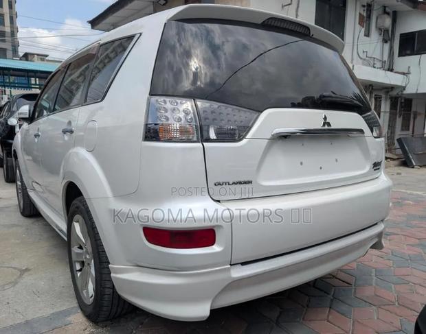 Mitsubishi Outlander 2011 White