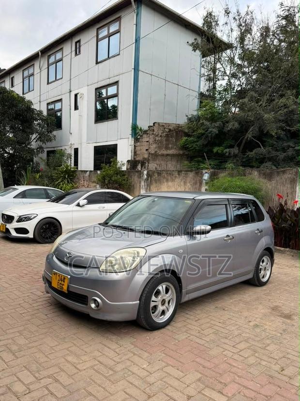 Mazda Verisa 2004 Silver