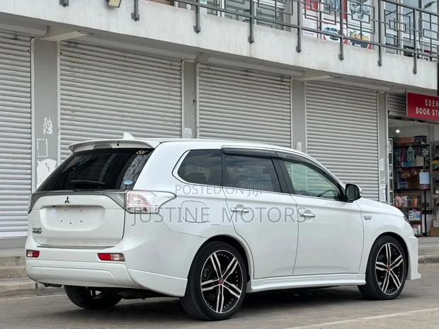 Mitsubishi Outlander 2013 White