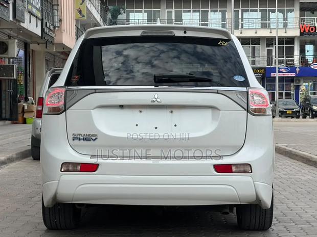 Mitsubishi Outlander 2013 White
