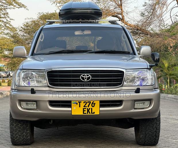 Toyota Land Cruiser 2001 Silver