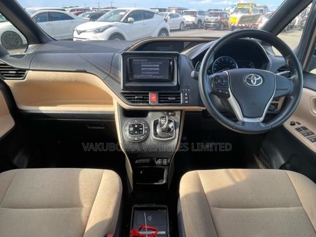 Toyota Noah 2014 Beige