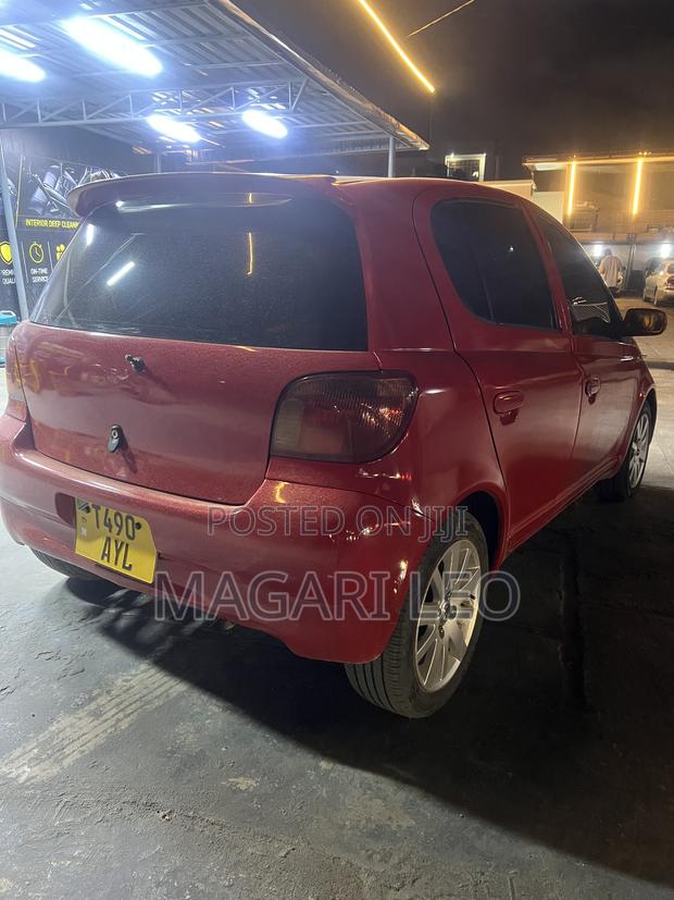 Toyota Vitz 1.0 FWD 5dr 2003 Red