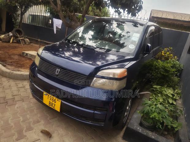 Toyota Noah 2001 Blue