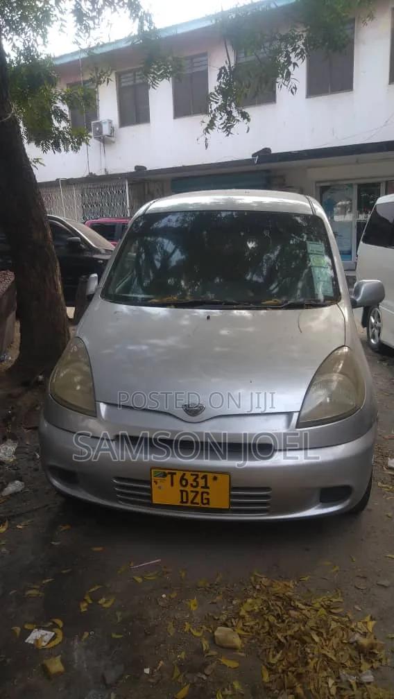 Toyota Fun Cargo 2006 Silver