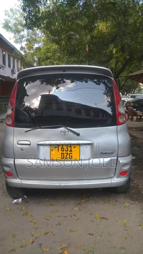 Toyota Fun Cargo 2006 Silver