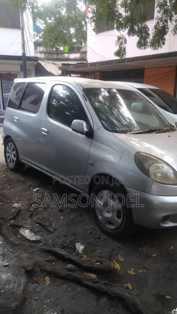 Toyota Fun Cargo 2006 Silver