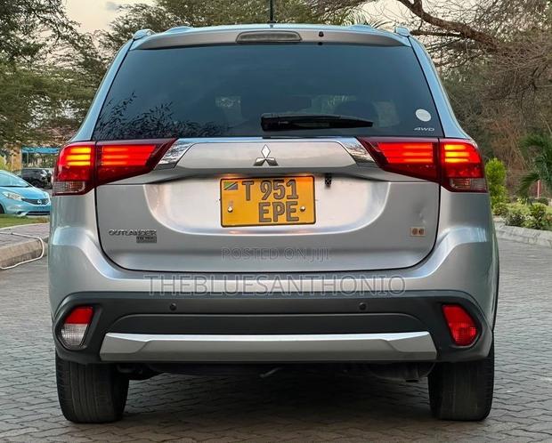 Mitsubishi Outlander 2015 Silver