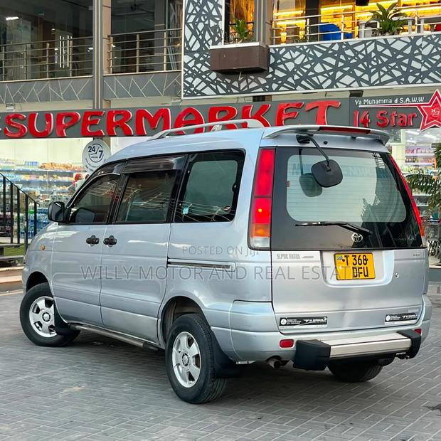 Toyota Noah 2001 Gray