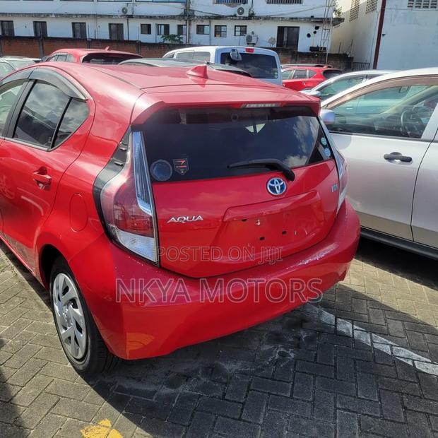Toyota Aqua 2016 Red