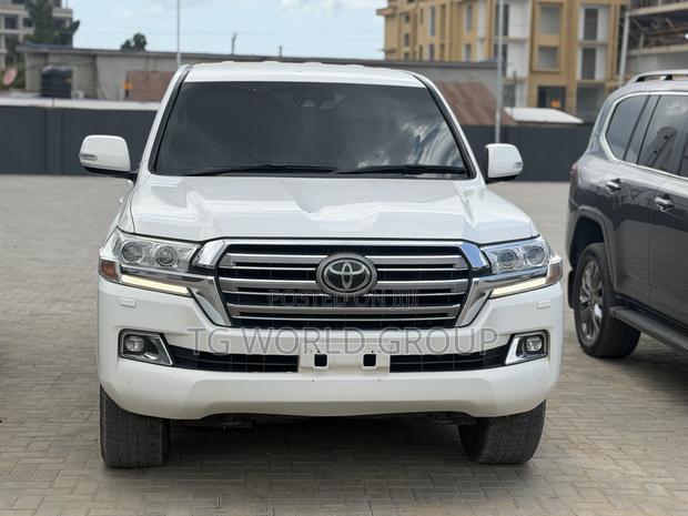Toyota Land Cruiser 2017 White