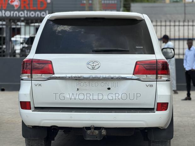 Toyota Land Cruiser 2017 White