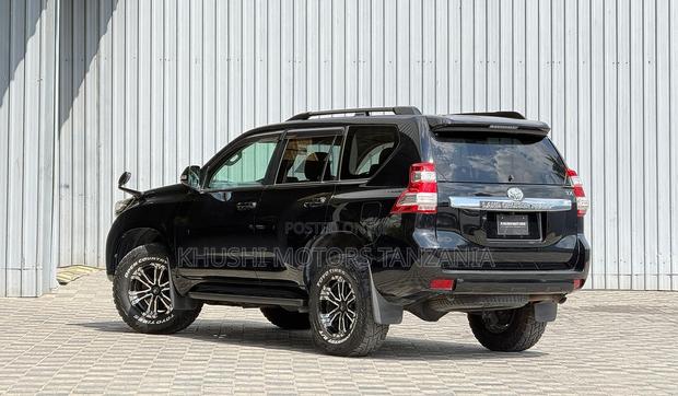 Toyota Land Cruiser Prado 2016 Black