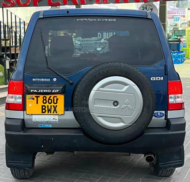 Mitsubishi Pajero 2000 Blue
