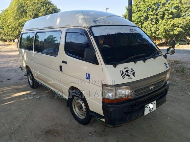 Toyota Grand HiAce 2002 White