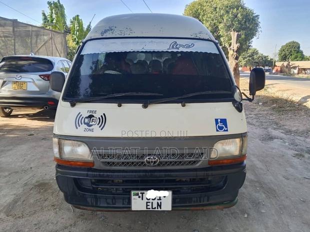 Toyota Grand HiAce 2002 White