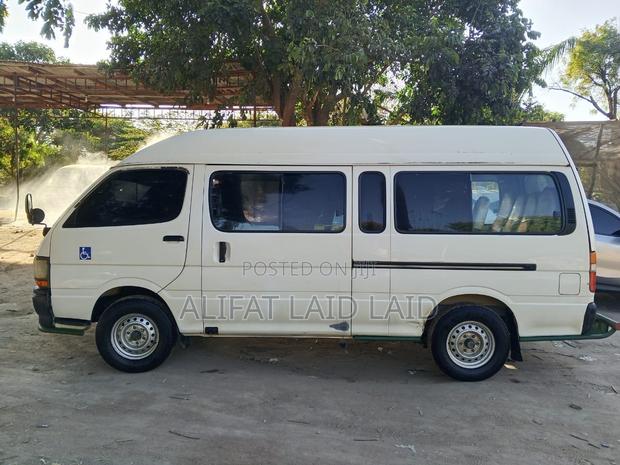 Toyota Grand HiAce 2002 White