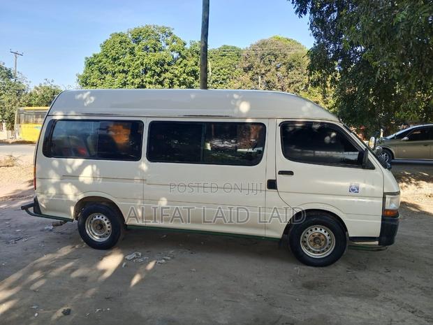 Toyota Grand HiAce 2002 White