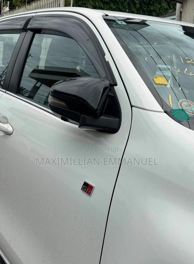 Toyota Hilux 2023 White