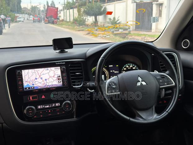 Mitsubishi Outlander 2013 White