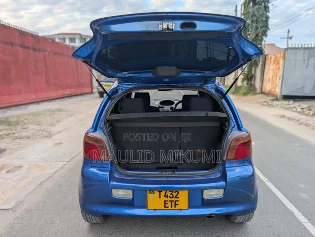 Toyota Vitz 2005 Blue