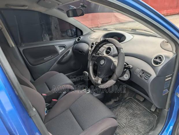Toyota Vitz 2005 Blue