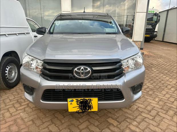Toyota Hilux Revo Double Cab Deisel 2.4 AWD 2021 Silver