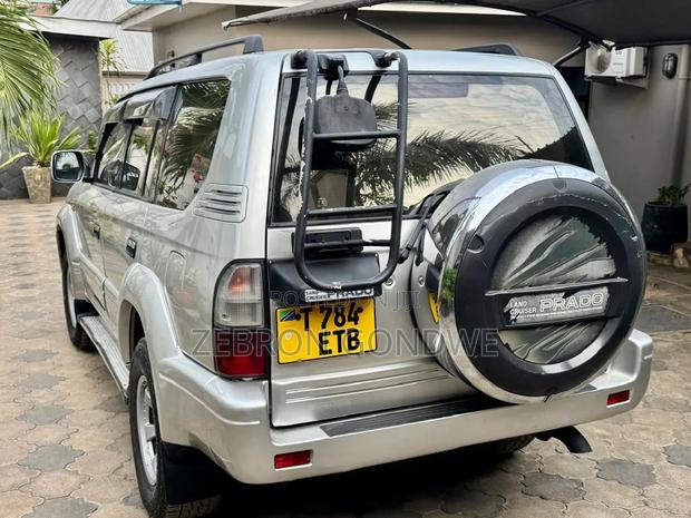 Toyota Land Cruiser Prado 2001 Beige