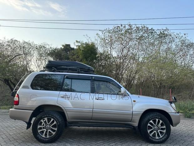 Toyota Land Cruiser 1998 Silver