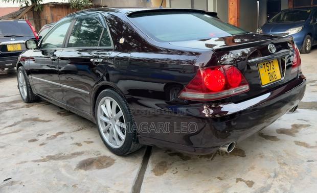 Toyota Crown Royale 2005 Maroon