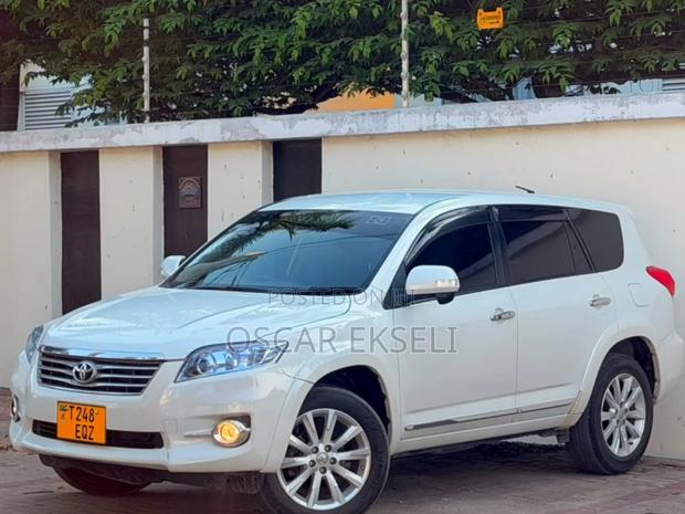 Toyota Vanguard 2011 White