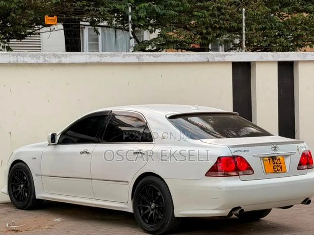 Toyota Crown 2007 White