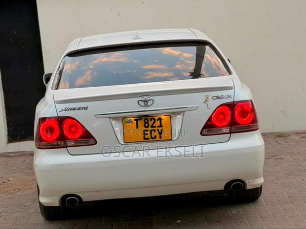Toyota Crown 2007 White