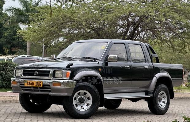 Toyota Hilux 1990 Black