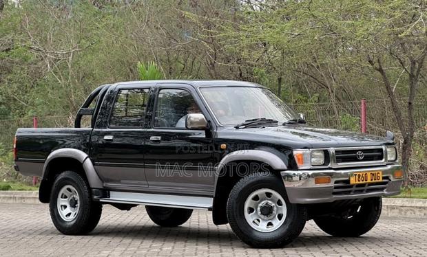 Toyota Hilux 1990 Black
