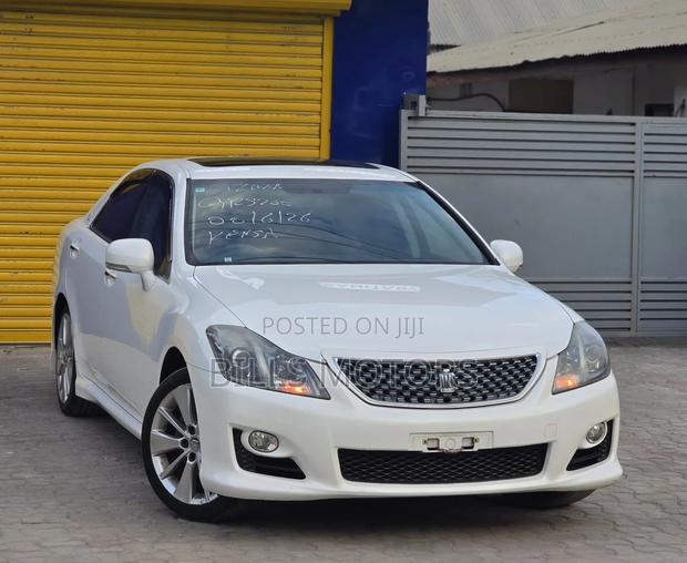 Toyota Crown 2010 White