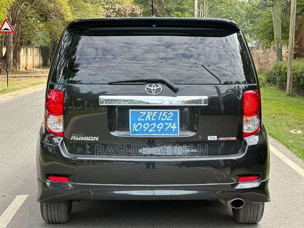 Toyota Corolla Rumion Hatchback 1.5 FWD 2009 Black