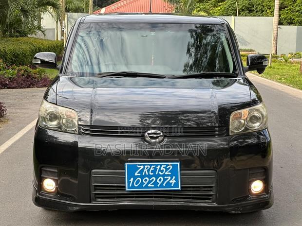 Toyota Corolla Rumion Hatchback 1.5 FWD 2009 Black