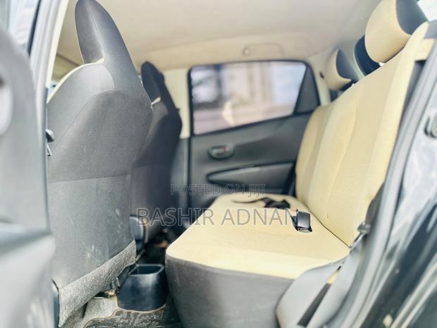 Toyota Vitz 1.0 FWD 5dr 2011 Black