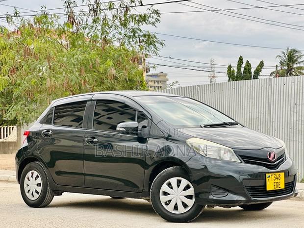 Toyota Vitz 1.0 FWD 5dr 2011 Black