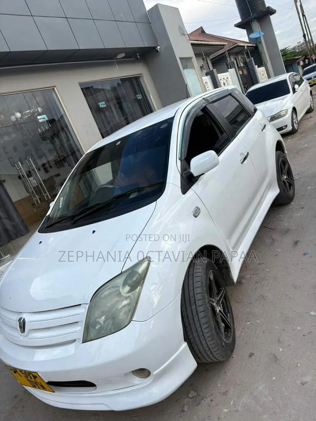 Toyota IST 2004 White