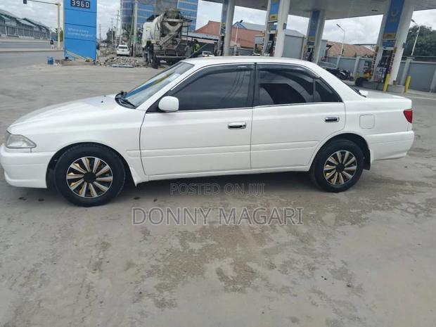 Toyota Carina 2000 White