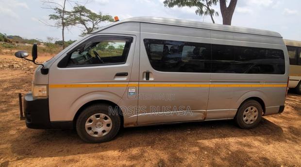 Toyota Grand HiAce 2002 Gray