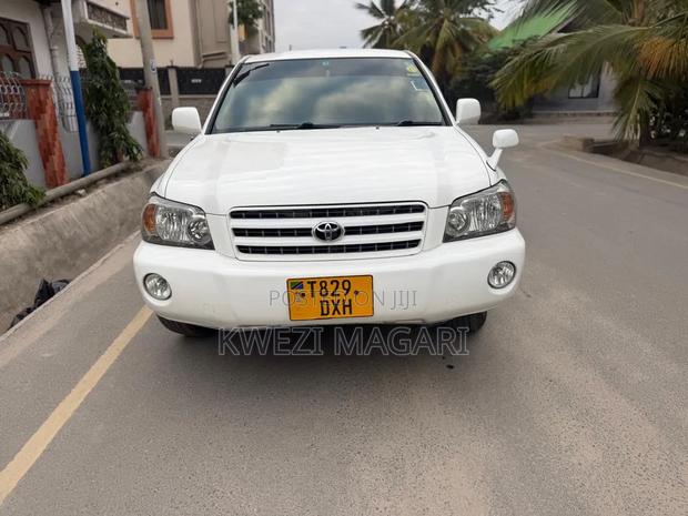 Toyota Kluger 2003 White