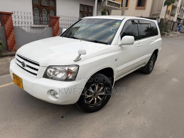 Toyota Kluger 2003 White