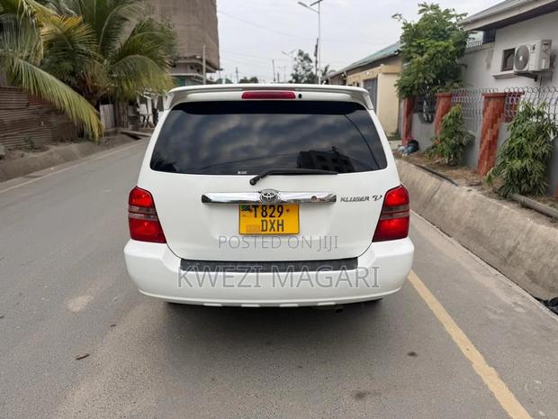Toyota Kluger 2003 White