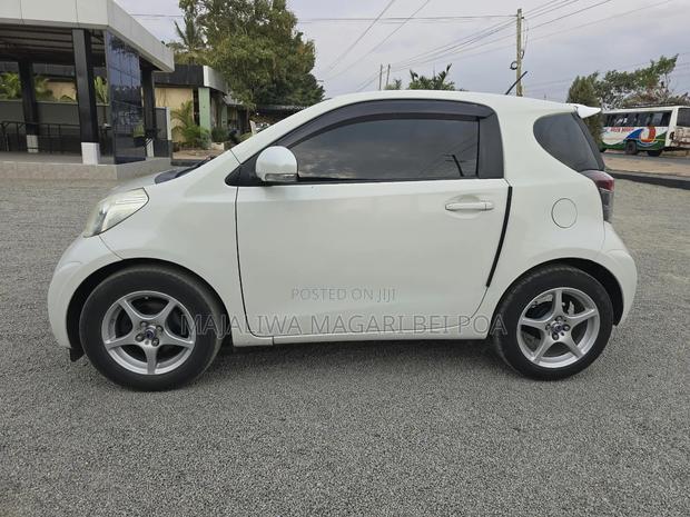 Toyota iQ 2008 White