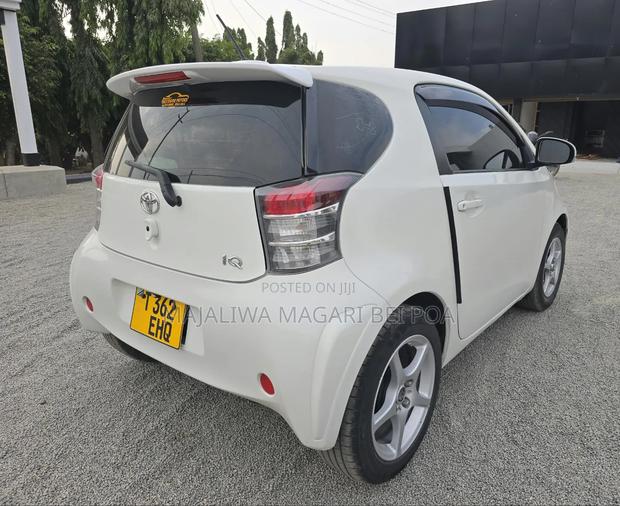 Toyota iQ 2008 White