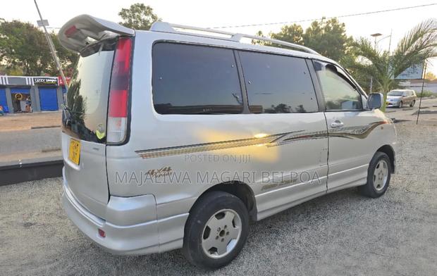 Toyota Noah 2009 Silver