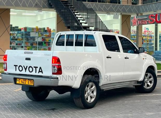 Toyota Hilux 2012 White